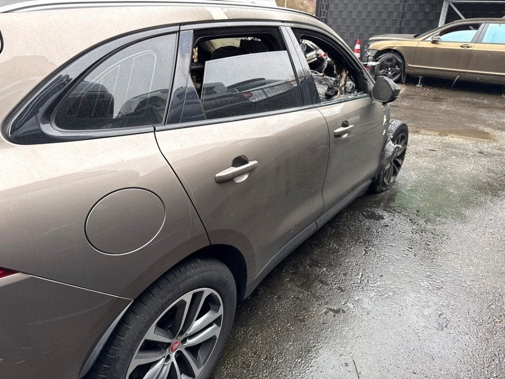 PORTE DROITE ARRIÈRE Jaguar F-Pace (|T4A1370|), Campus Kronberg 7
61476  Kronberg im Taunus, DE, Utilisé, Jaguar, Porte