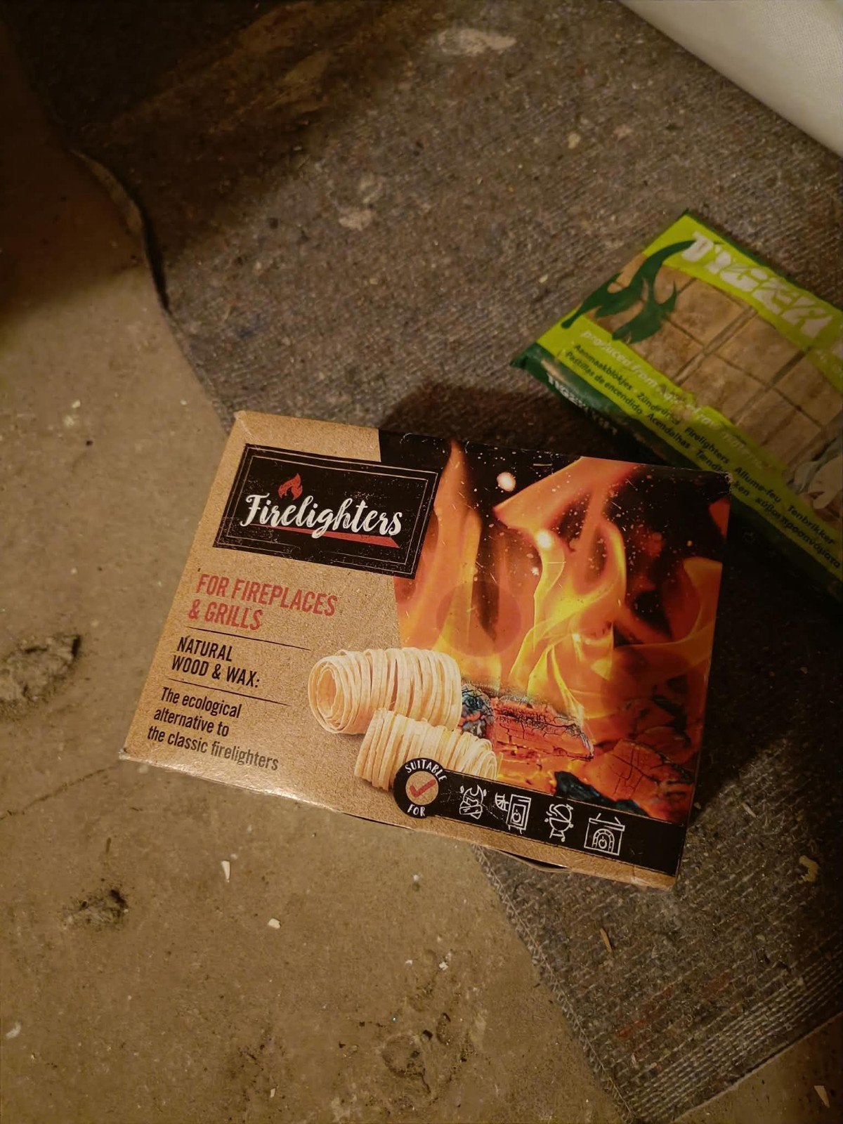 Houtskool voor BBQ 4kg en 2 doosjes aanmaakblokjes, Ophalen