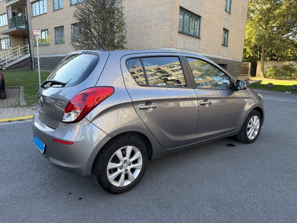 Hyundai i20 1.2 benzine euro 5 jaar 2013 138.000 km, Auto's, Stof, 63 kW, https://public.car-pass.be/vhr/2ee2635b-5cb0-4238-8fa3-8506a8ef842a