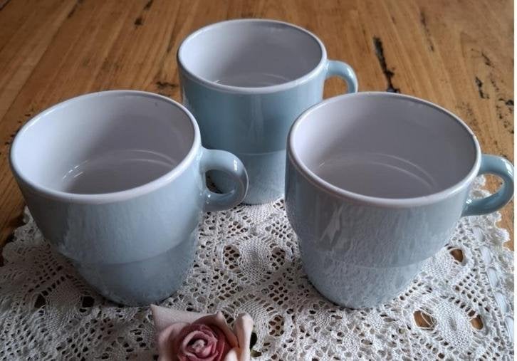 3 Lichtblauwe bekers /mokken, -, Poterie, Comme neuf, -