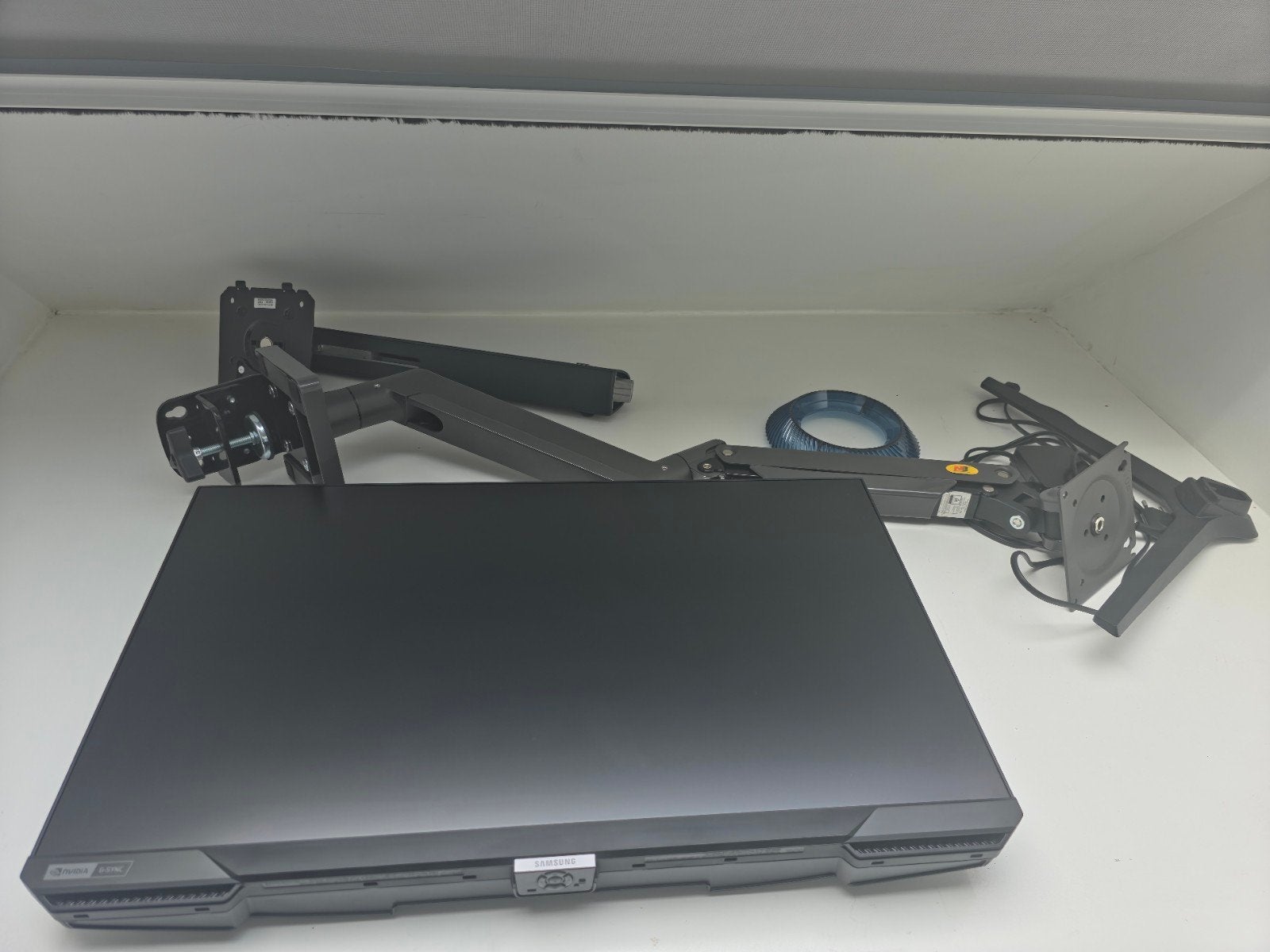 Samsung Odyssey G4 240Hz + armatuur in doos (1 jaar oud), Audio, Tv en Foto, DVD spelers, Ophalen, Samsung