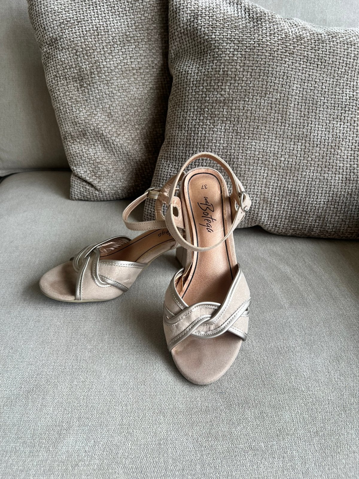 MY BOTTEGA prachtige sandaal met blokhak maat 37, Zo goed als nieuw, Roze, Sandalen of Muiltjes, Ophalen of Verzenden