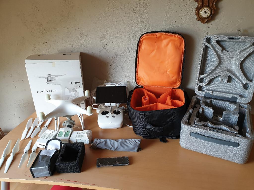 DJI Phantom 4 Pro, Drone avec caméra, 250 à 900 g, Vue à la première personne (FPV), Comme neuf