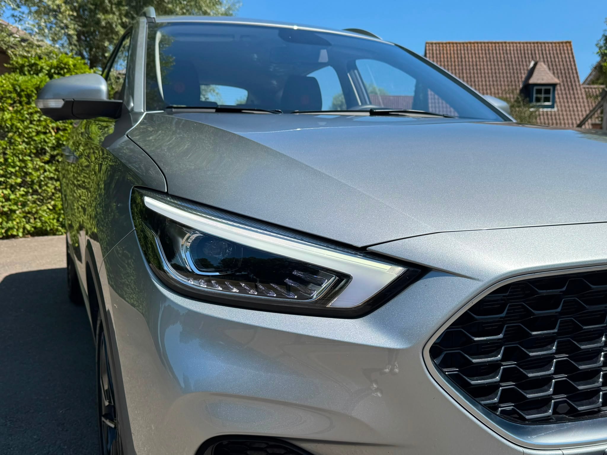 MG ZS LUXURY (bj 2024), Auto's, Voorwielaandrijving, Zwart, 4 cilinders, 149 g/km