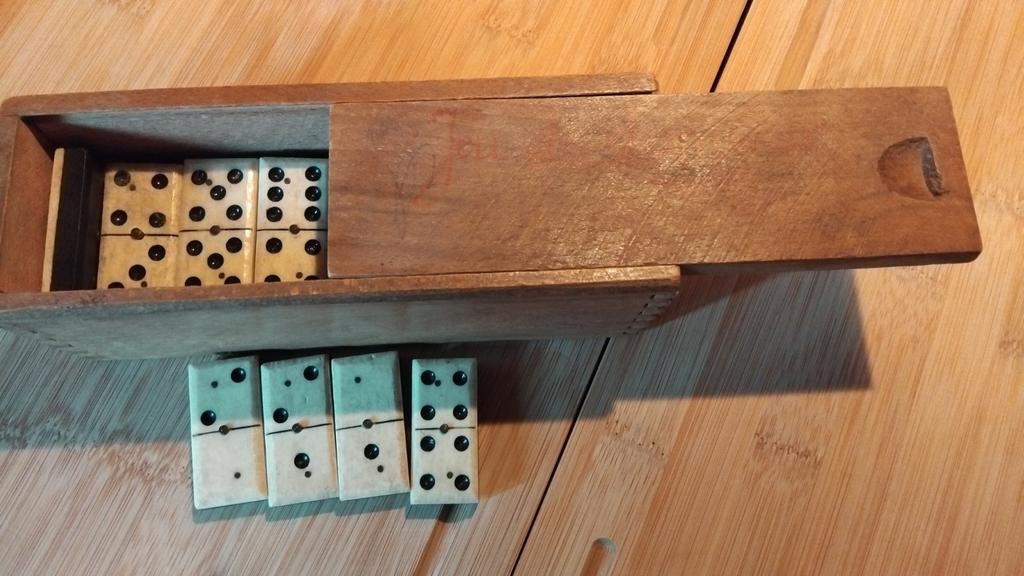 Vieux jeu de dominos en bois et en os, Antiquités & Art, Enlèvement ou Envoi