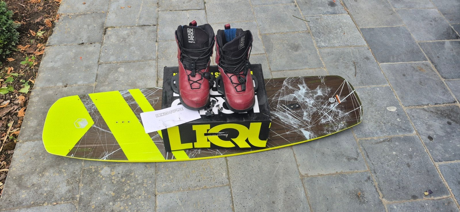 143 Liquidforce FLX + Boots gratis, Ophalen, Gebruikt, Board en Schoenen