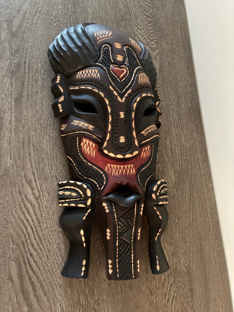 Gekleurd masker in indo-polynesische stijl, Antiquités & Art, Art | Art non-occidental, À accrocher, Enlèvement, 47 cm, Masque