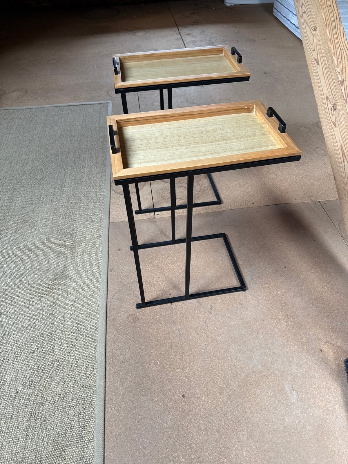 Lot de 2 tables d’appoint avec plateau, Enlèvement, Comme neuf, Bois