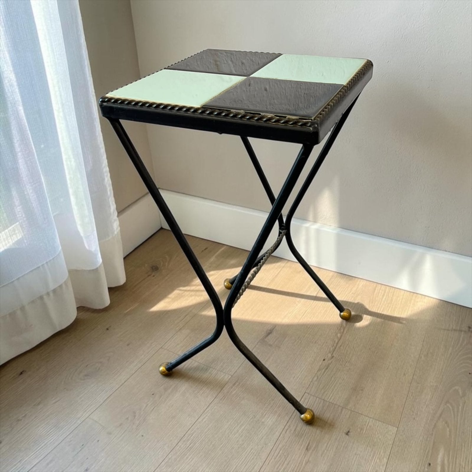 Vintage muntblauw zwart keramieken bijzettafel /plantentafel, Ophalen