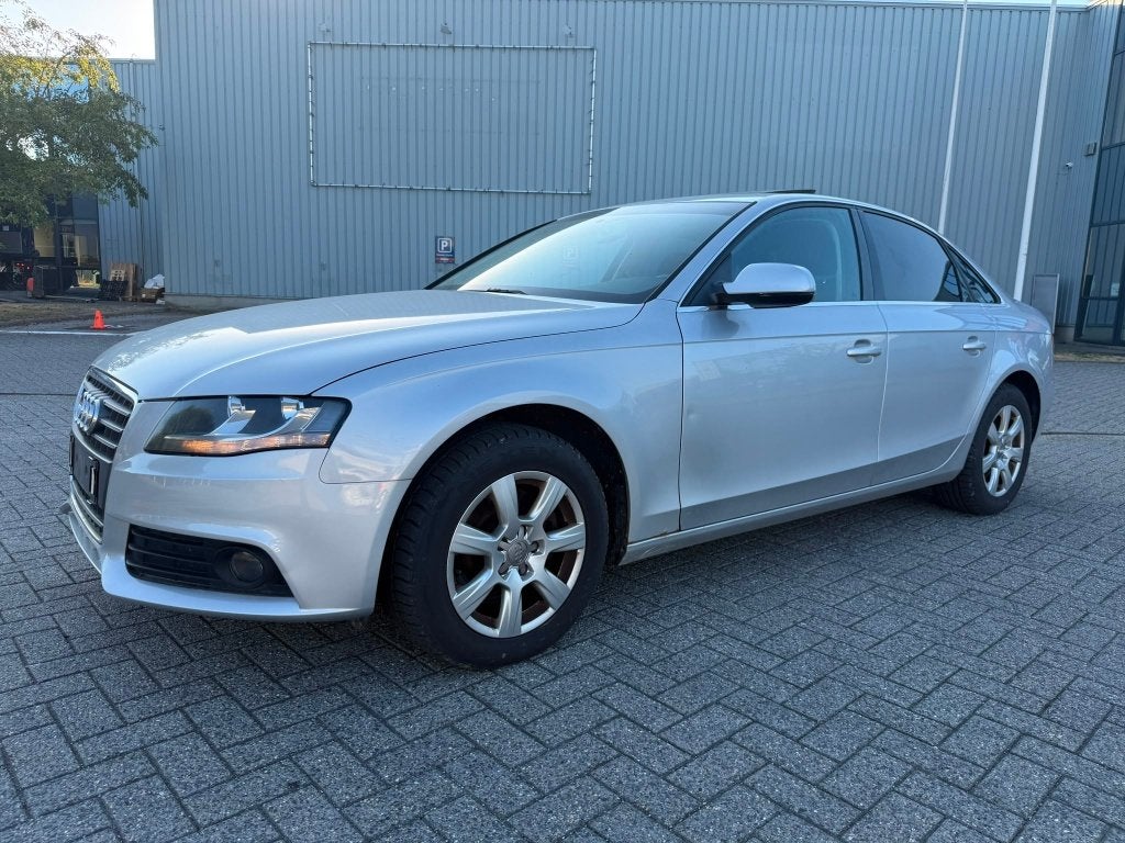 Audi A4 1.8 benzine bj 2011 129000 km goede staat, Autos, Audi, Achat, Entreprise, A4, Noir