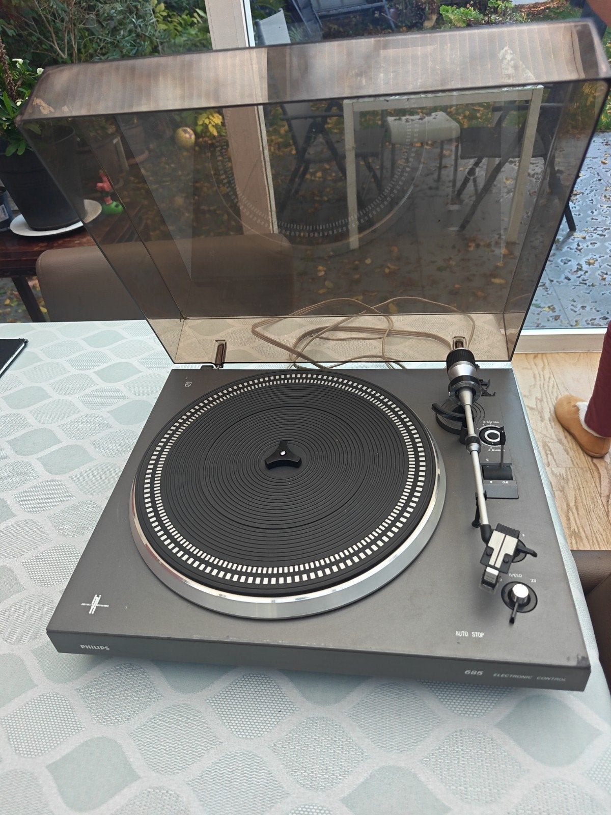 Tourne-disque à commande électronique Philips 685, TV, Hi-fi & Vidéo, Philips, Tourne-disque, Enlèvement ou Envoi, Utilisé