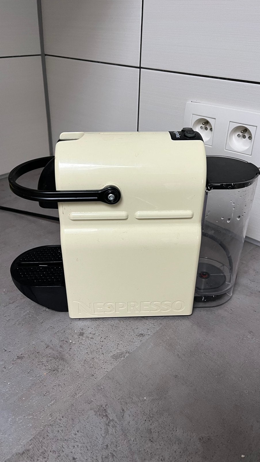 Nespresso De’Longhi met lek voor handige harry/onderdelen, Ophalen, Gebruikt, Nespresso, De'Longhi