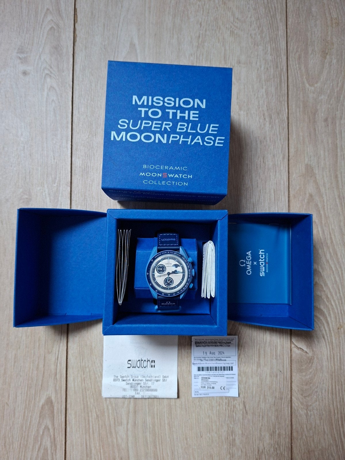 Omega x Swatch Mission to the Super Blue Moon Phase, Bijoux, Sacs & Beauté, Enlèvement ou Envoi, Omega