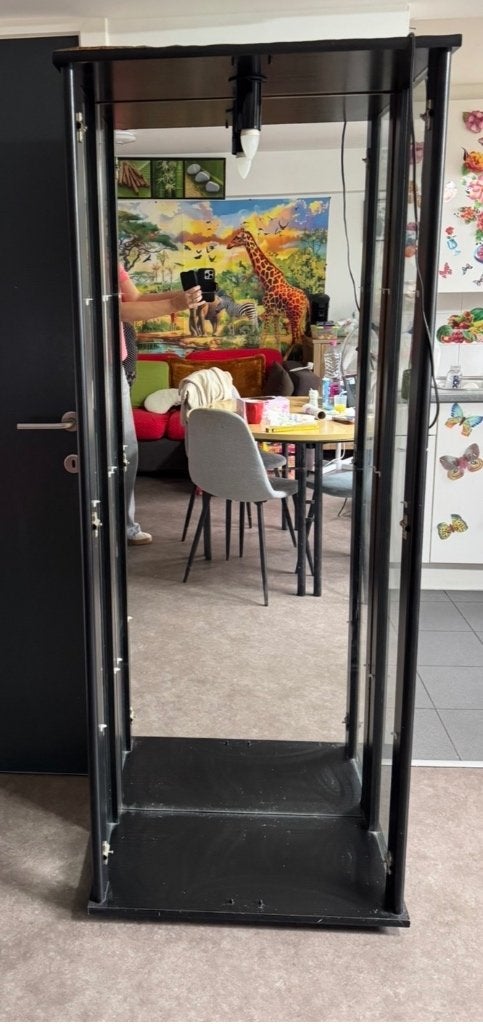 Glazen vitrinekast, Huis en Inrichting, Kasten | Vitrinekasten, Ophalen, Met plank(en), Gebruikt, Klassiek