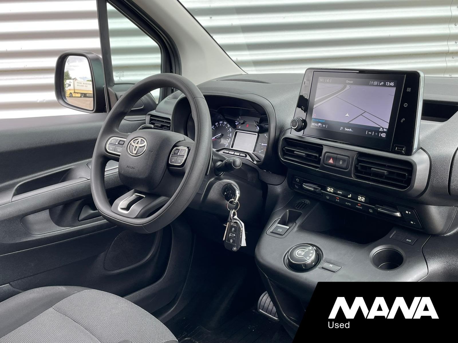 Toyota PROACE CITY 131pk L2H1 Automaat Carplay Camera Cruise, Auto's, Stof, Gebruikt, Euro 6, 4 cilinders