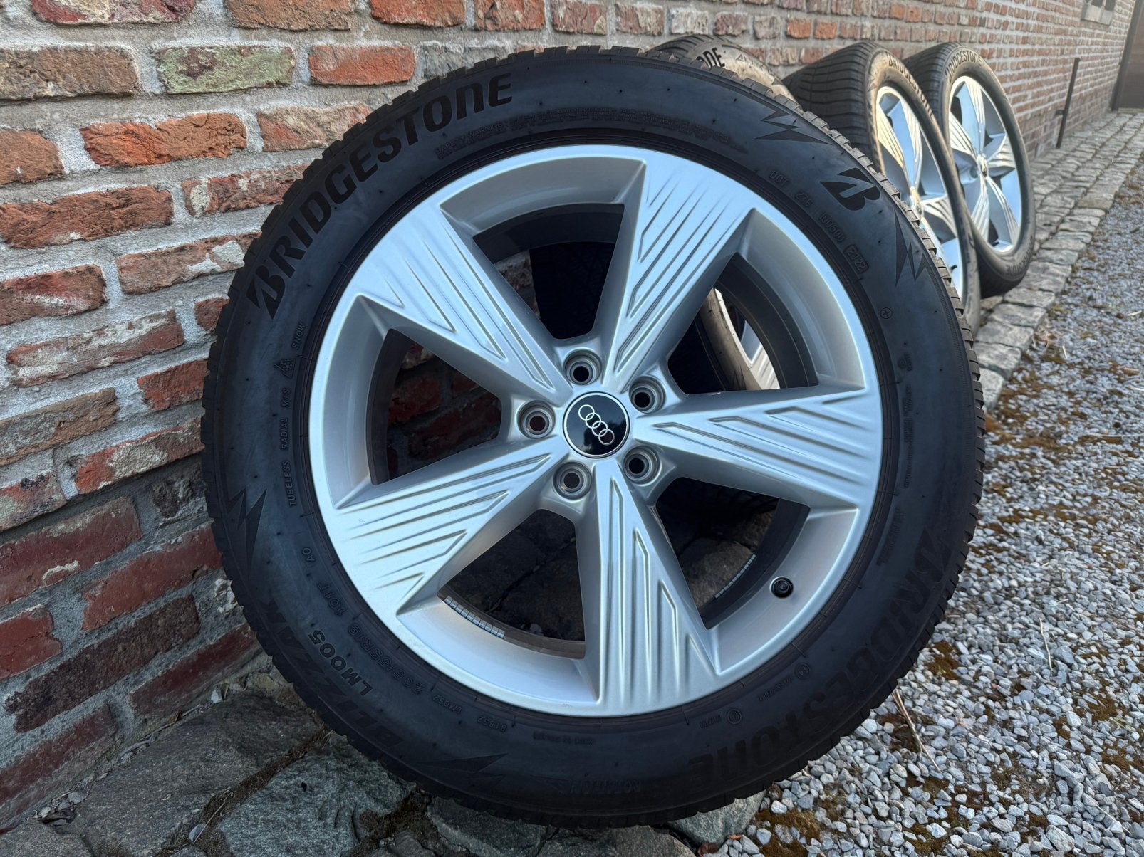 AUDI Q4 E-TRON WINTERSET 19 INCH BREEDSET NETTE STAAT, Gebruikt, Banden en Velgen, Winterbanden, 235 mm