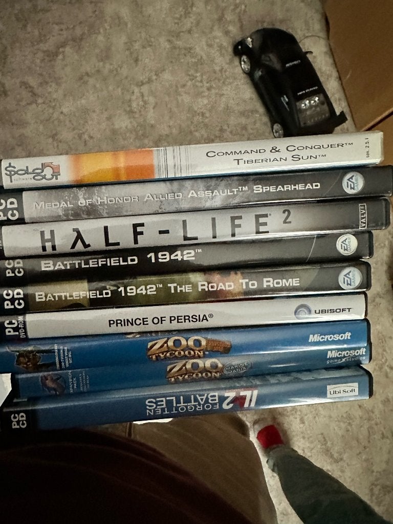 Lot 19 retro PC-games: GTA Vice City, Half-Life 2, Rome e.a., Enlèvement, Utilisé
