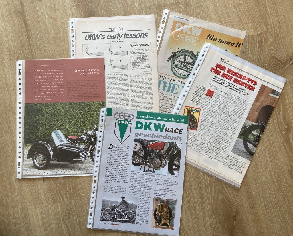 Dossier contenant de la documentation sur DKW Motorcycles, Motos, Envoi, Autres marques