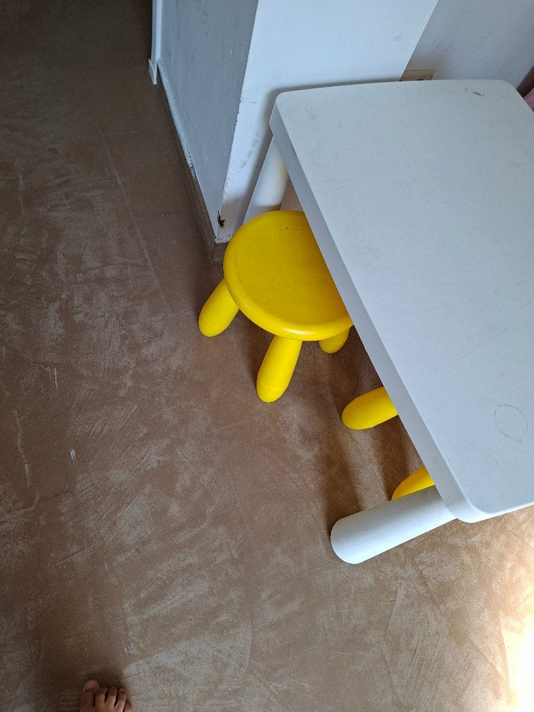Petir table pour enfant, Enfants & Bébés, Chambre d'enfant | Tables & Chaises, Enlèvement, Utilisé, Table(s) et Chaise(s)