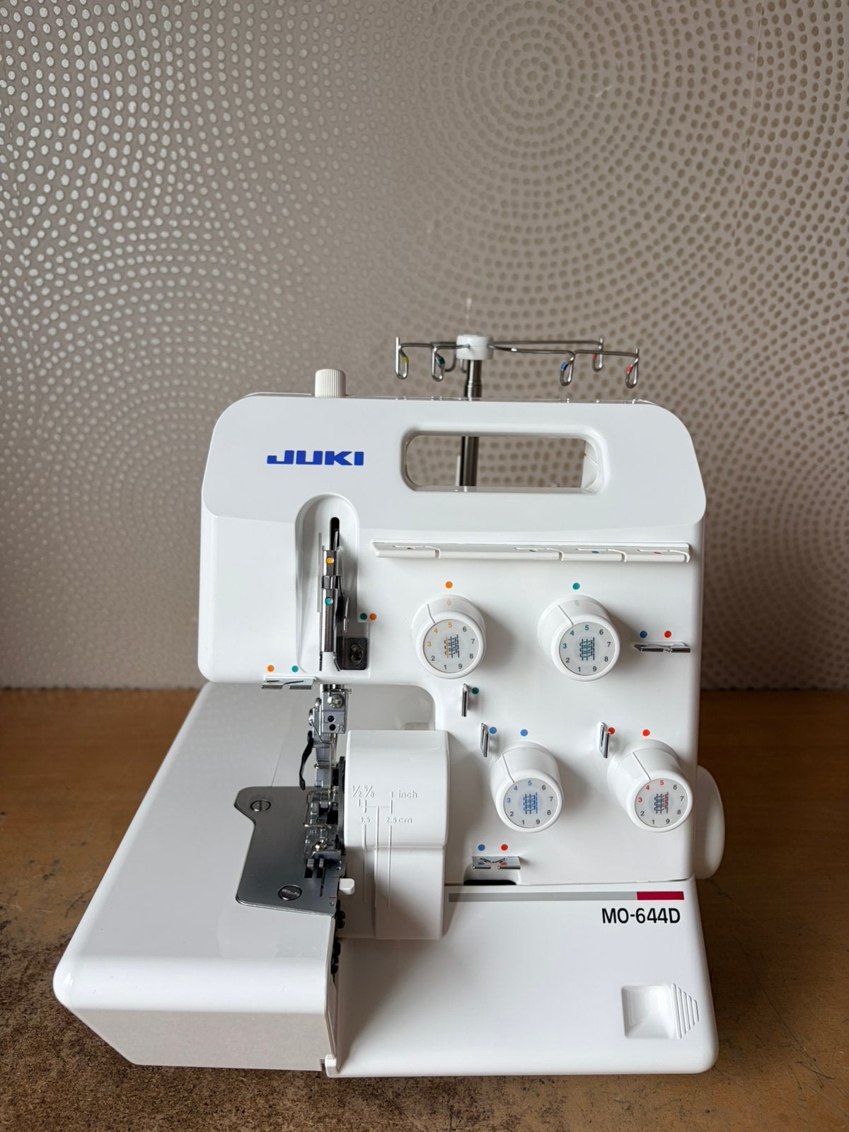MACHINE À SERRURES JUKI MO644D /3/4 FIL EN TRÈS BON ÉTAT, Hobby & Loisirs créatifs, Machines à coudre & Accessoires, Enlèvement ou Envoi