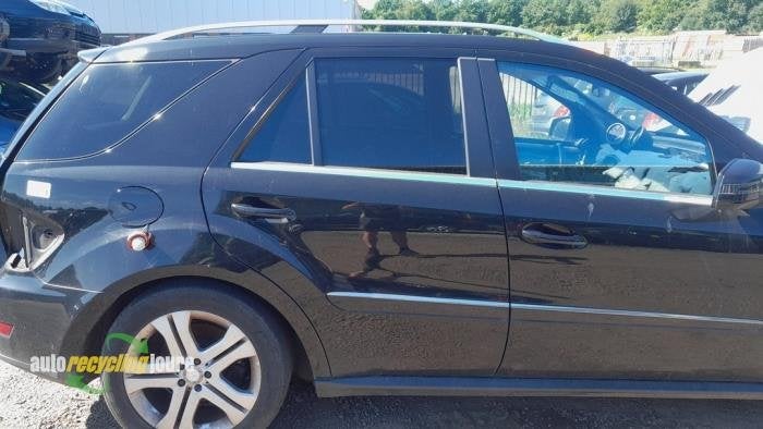 Portière 4portes arrière droite d'un Mercedes ML-Klasse (1, -, 3 mois de garantie, Utilisé, Porte