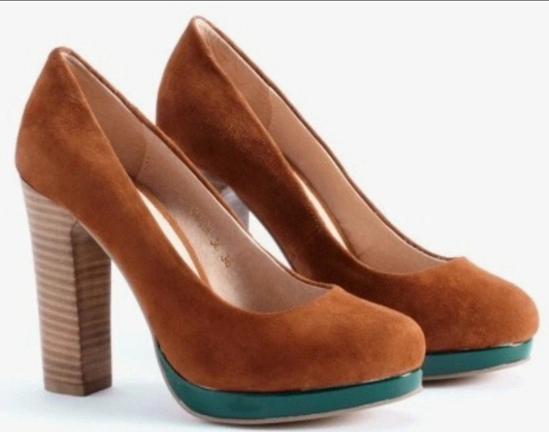 Essentiel Antwerp Suède Plateau Pumps • Cognac & Groen • Maa, Ophalen of Verzenden, Pumps