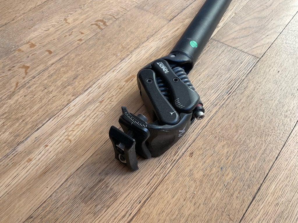 Suspension de selle KINEKT, Acier, Selle, Enlèvement, Utilisé