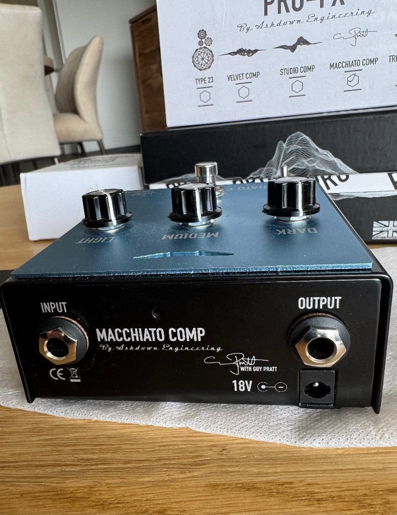 Compresseur de basse Ashdown Macchiato, Enlèvement ou Envoi, Comme neuf, Guitare basse électrique