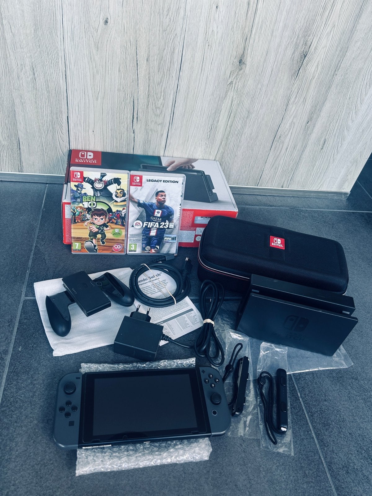 Pack Nintendo Switch V1 Grise  + 2 jeux/ Étui de transport, Ophalen of Verzenden, Zo goed als nieuw, Zwart