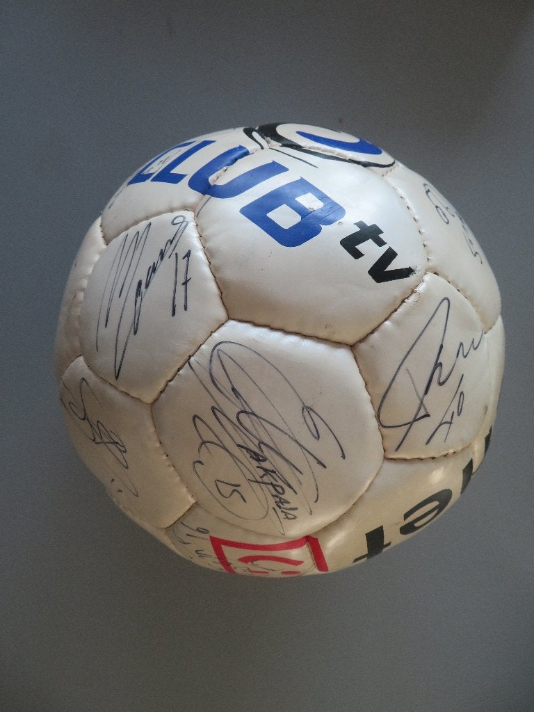 Seizoen 2010 team Club Brugge Gesigneerde bal Perisic Vargas, Verzamelen, Ophalen of Verzenden, Zo goed als nieuw, Overige typen