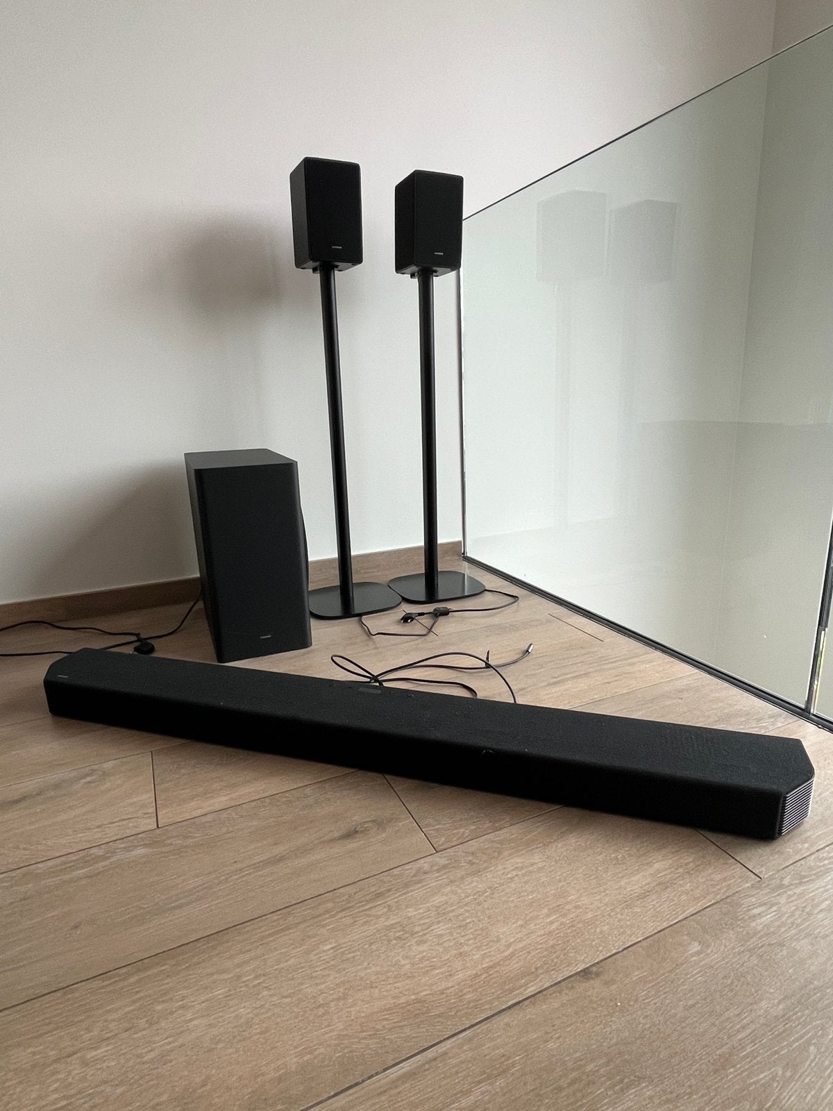 Samsung Cinematic Q-Series Soundbar + Vebos Staanders, Audio, Tv en Foto, Ophalen, Zo goed als nieuw, Soundbar