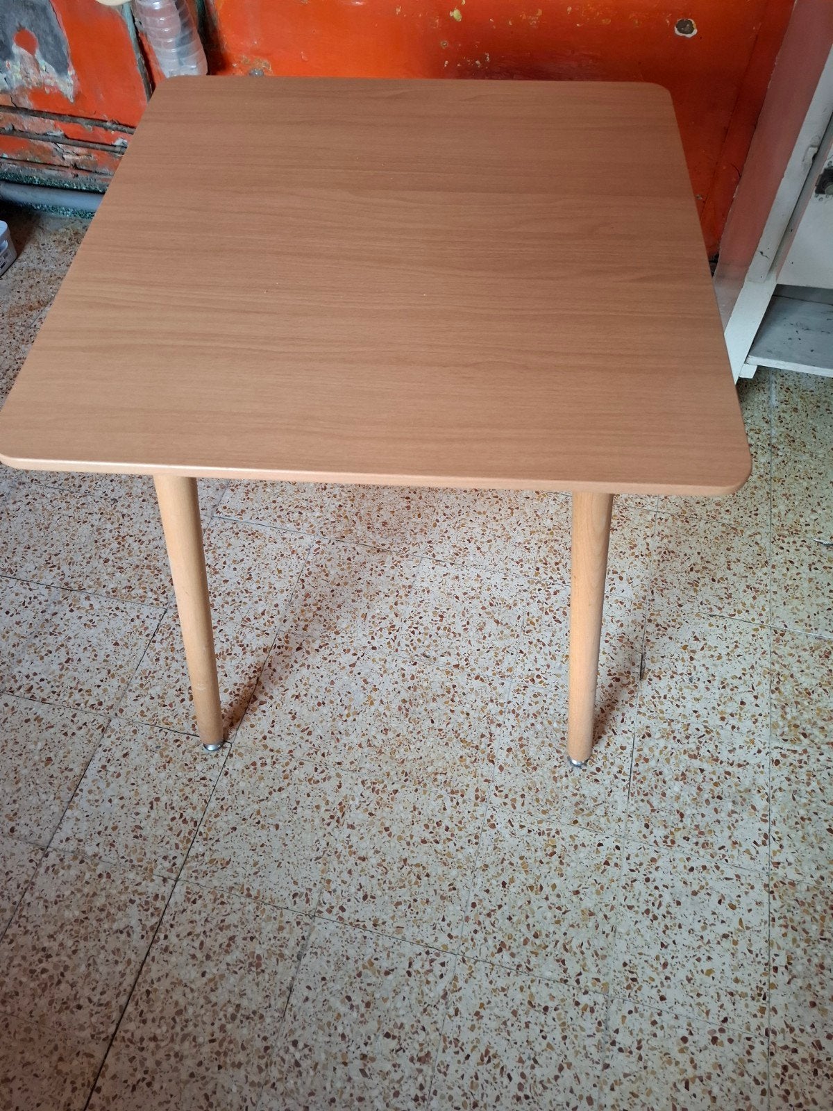 Table 69 cm sur 70, Enlèvement