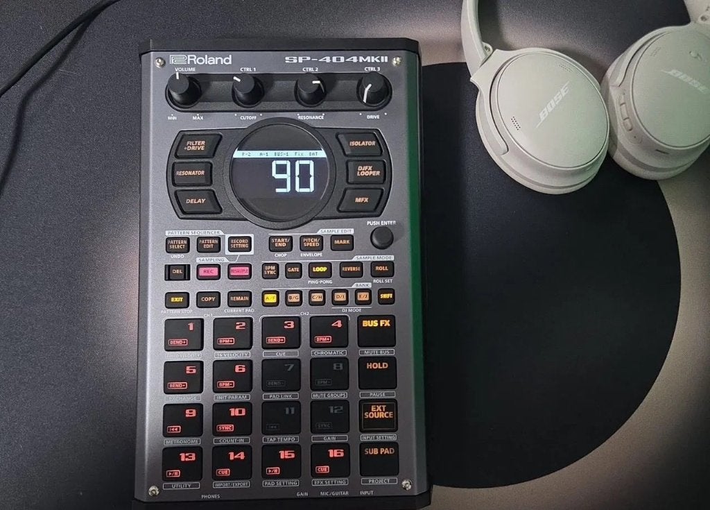 Roland sp 404mkii, Muziek en Instrumenten, Ophalen of Verzenden, Zo goed als nieuw