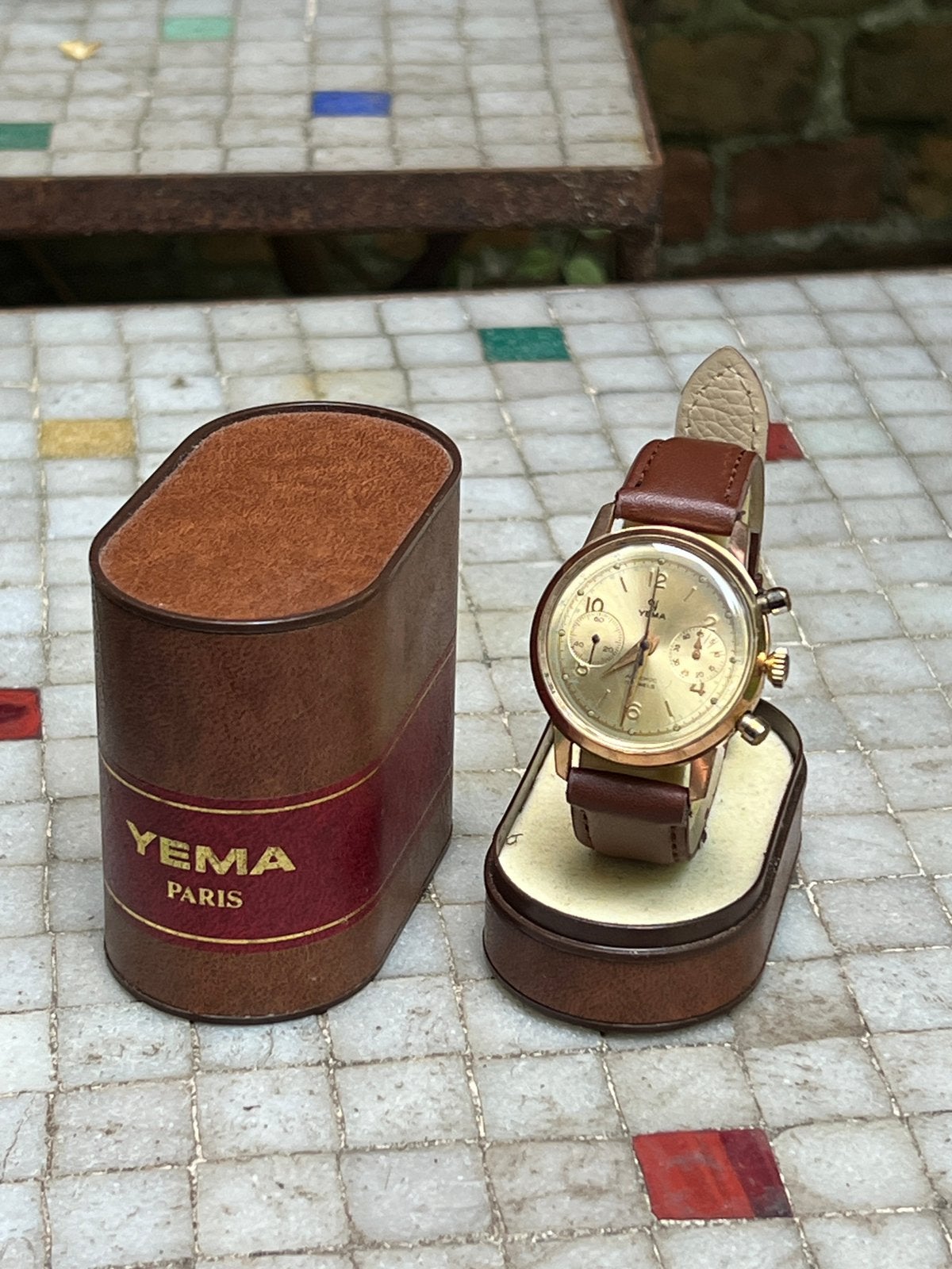 Vintage Yema horloge met Valjoux 92 binnenwerk, Bijoux, Sacs & Beauté, Montres | Hommes, Montre-bracelet, Autres marques, Cuir
