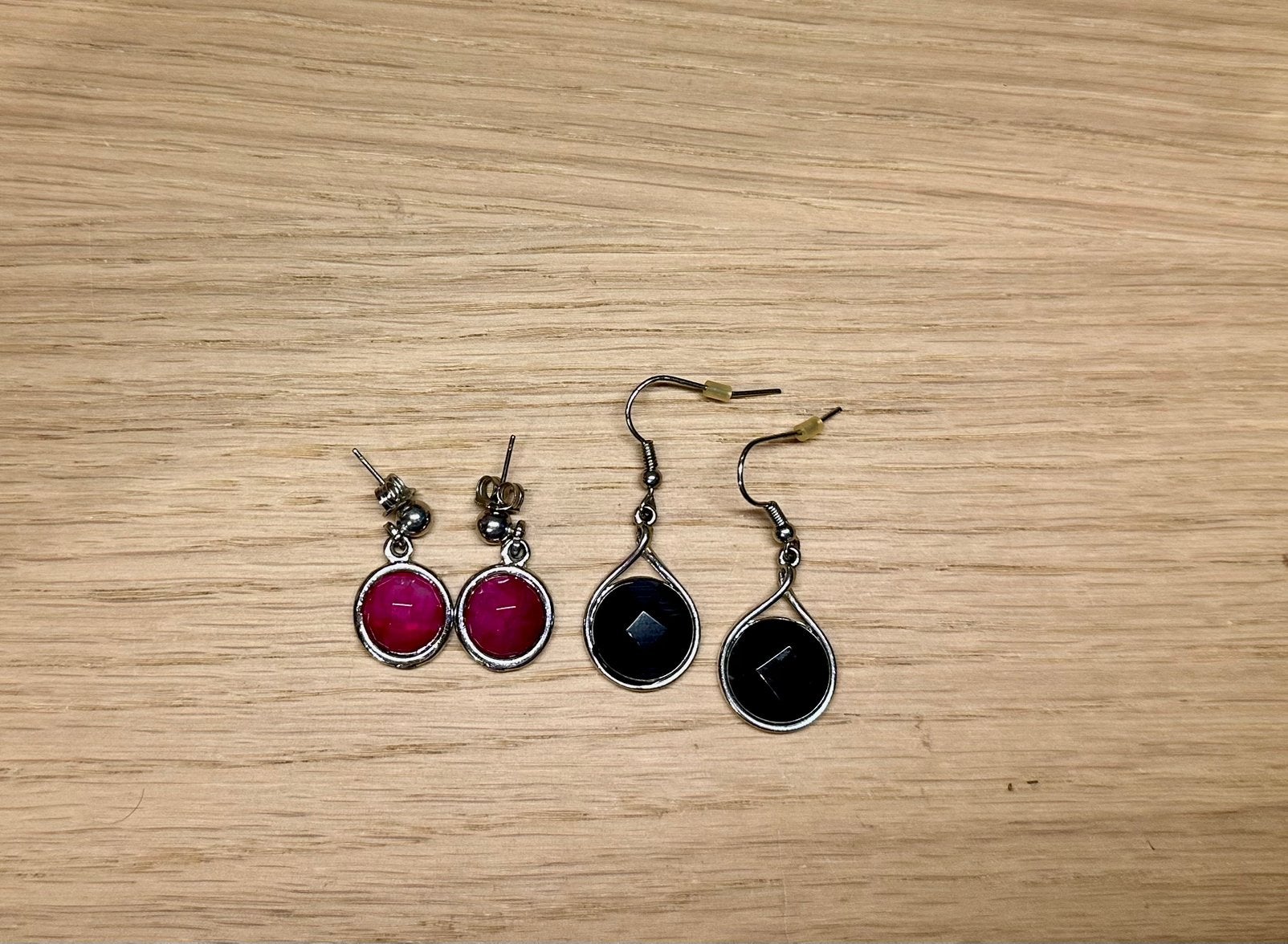 Deux paires de boucles d'oreilles, Enlèvement ou Envoi, Comme neuf