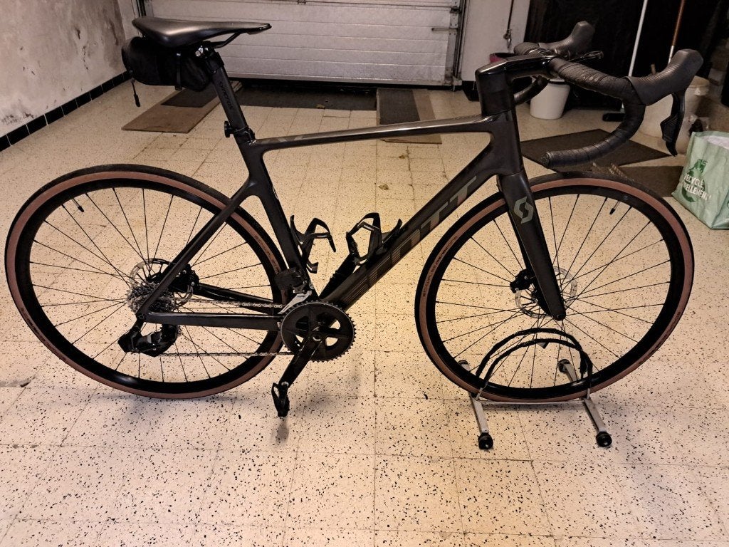Koersfiets  Scott Addict RC 30, 28 inch, 10 tot 15 versnellingen, Zo goed als nieuw, Schijfrem