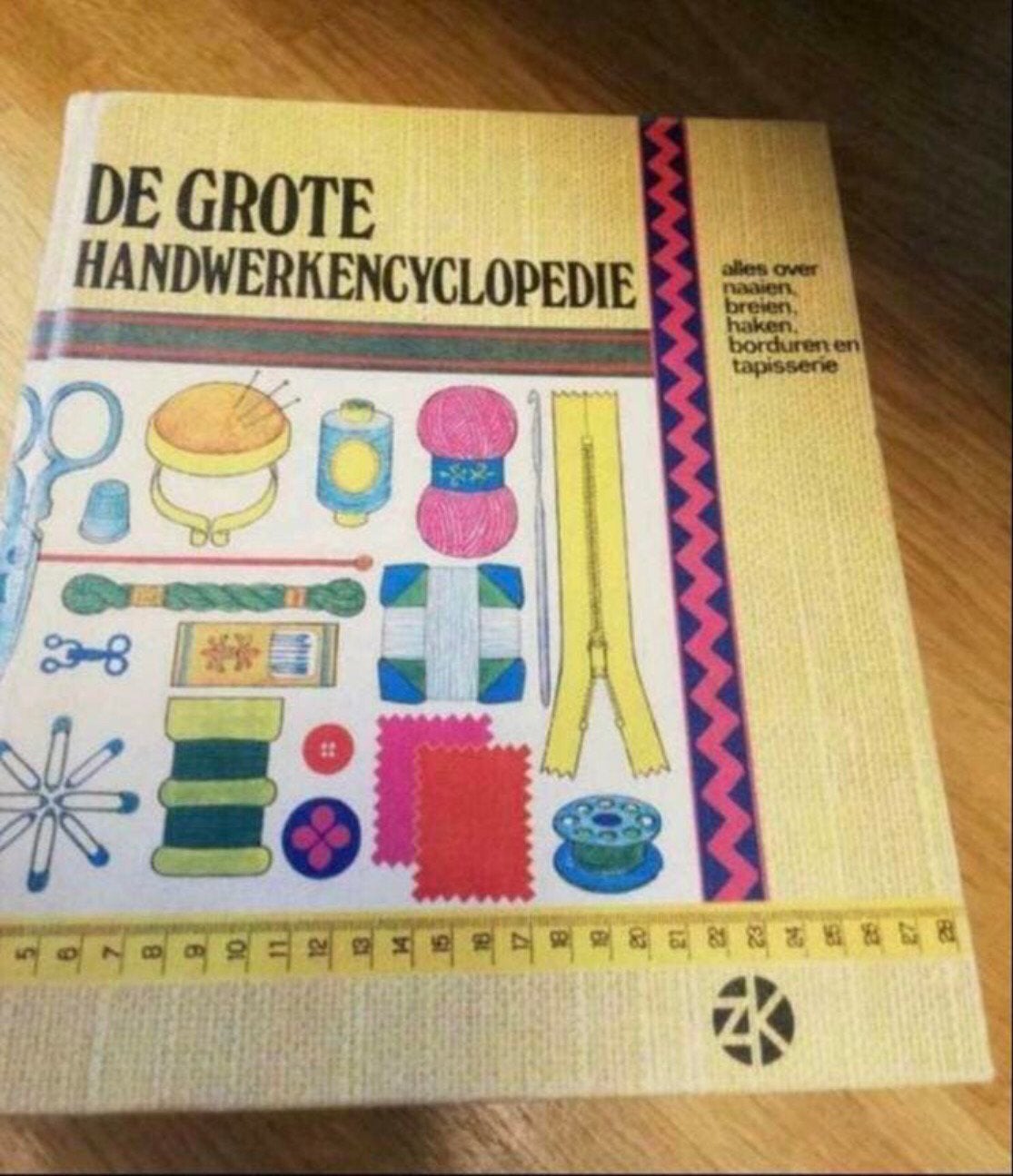 De grote handwerkencyclopedie. Vintage boek, Livres, Loisirs & Temps libre, Enlèvement, Utilisé, Tricot et Crochet