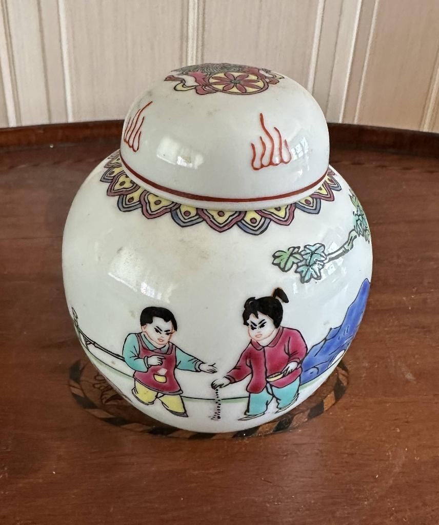 Petit pot couvert en porcelaine chinoise, Enlèvement