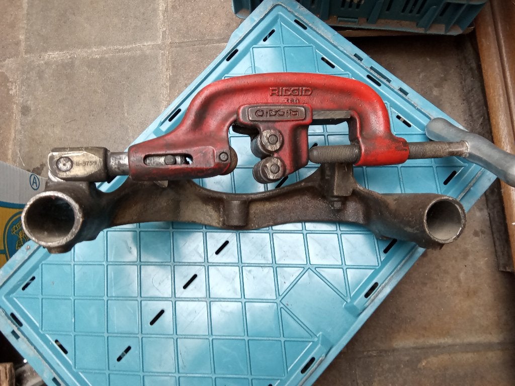 Coupé tube pour machine sur pied Ridgid, Antiquités & Art, Enlèvement