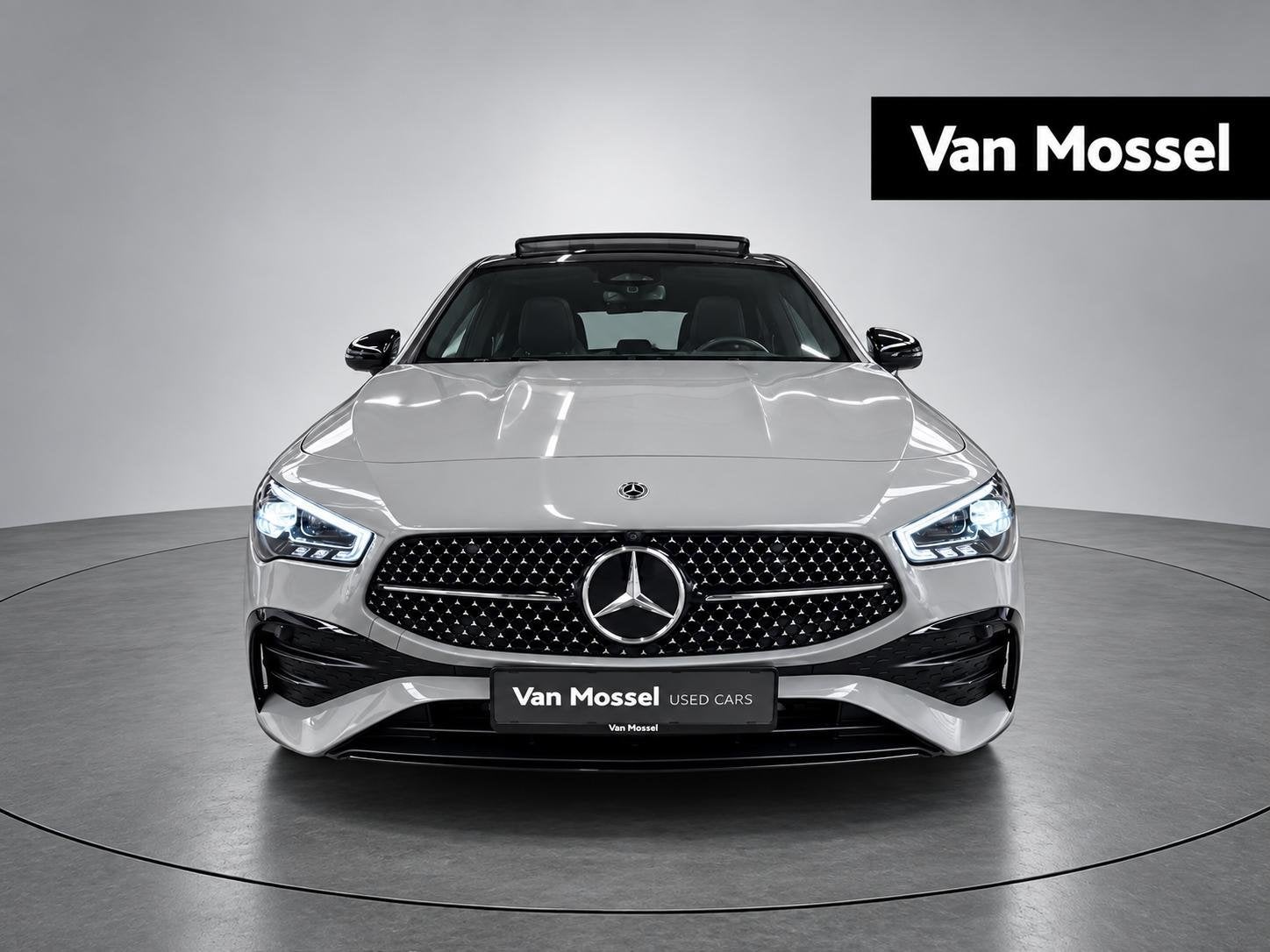 Mercedes-Benz CLA 180 AMG Line Brake + PREMIUM PLUS + PANO D, Auto's, CLA, Stof, 4 cilinders, 136 pk