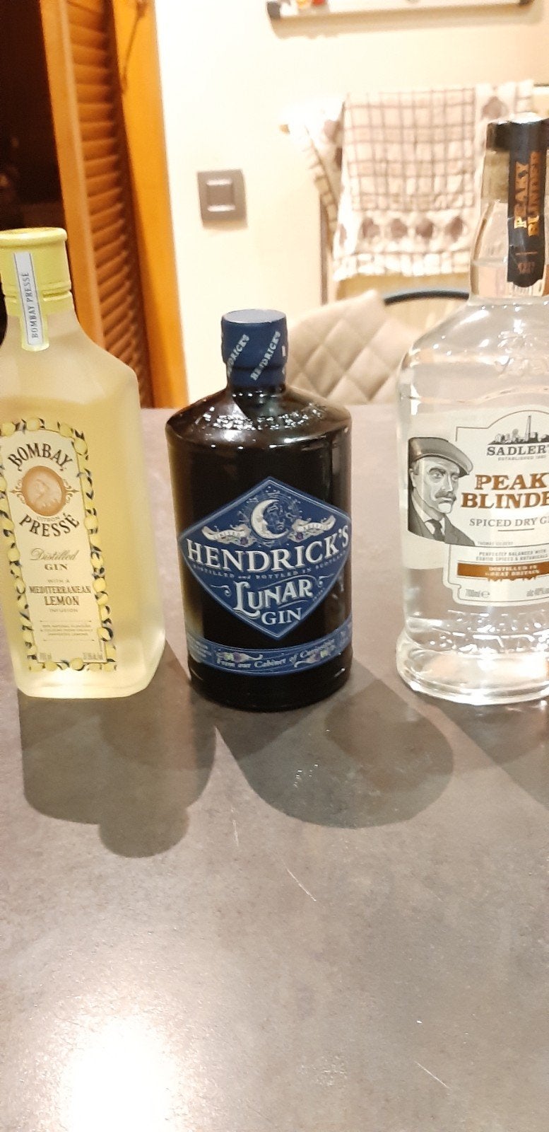 3 flessen Gin, Diversen, Levensmiddelen, Ophalen