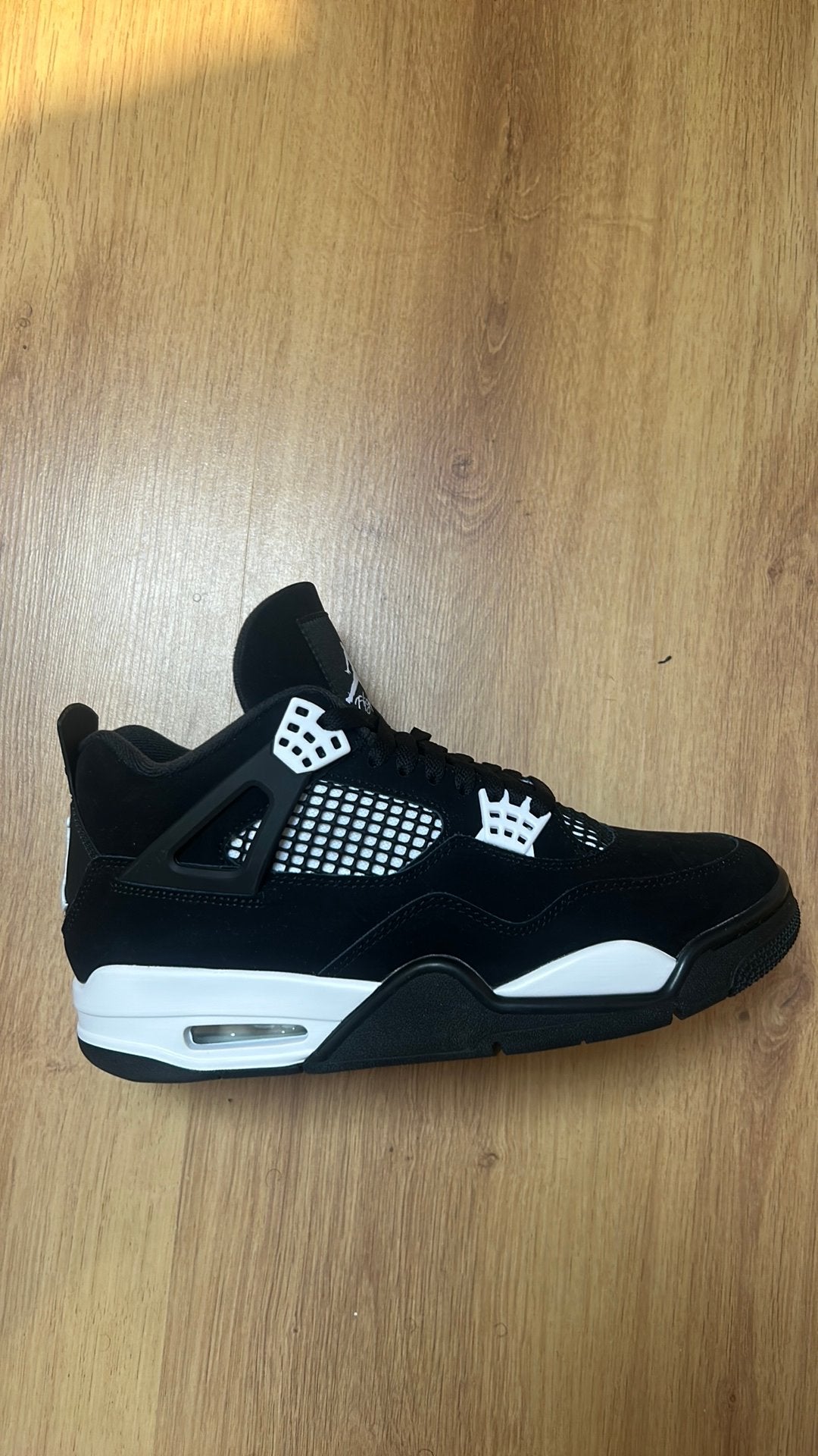 Jordan 4 Retro White Thunder, Ophalen of Verzenden, Zo goed als nieuw, Sneakers