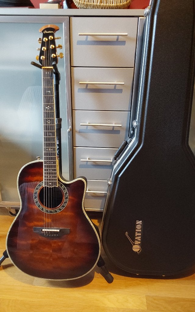 Ovation gitaar sunburst, Musique & Instruments, Enlèvement, Comme neuf, Guitare Western ou Guitare Folk, Avec valise