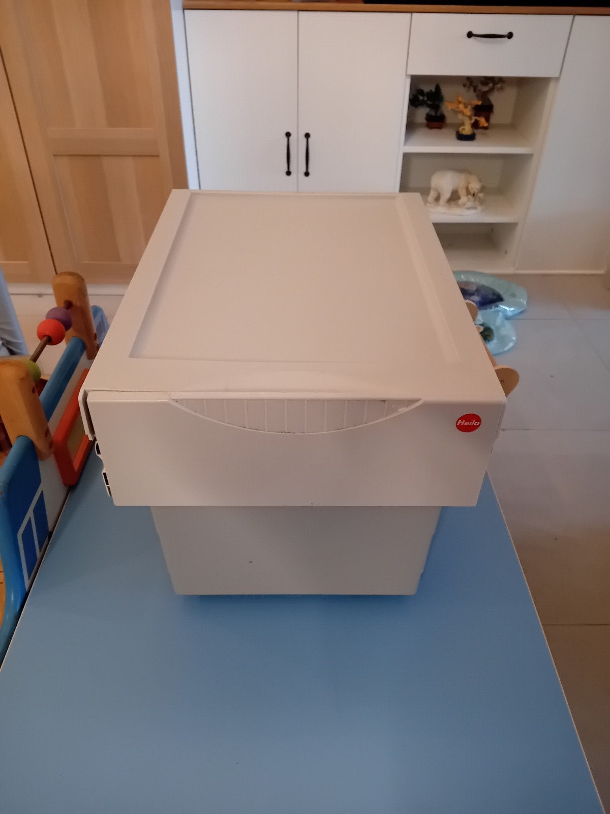 Uitrekbare afvalbak voor in de kast, Ophalen