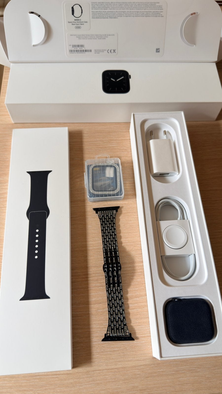 Apple Watch 5 series 44mm zwart, Bijoux, Sacs & Beauté, Montres connectées, Neuf, Étanche, IOS, Enlèvement