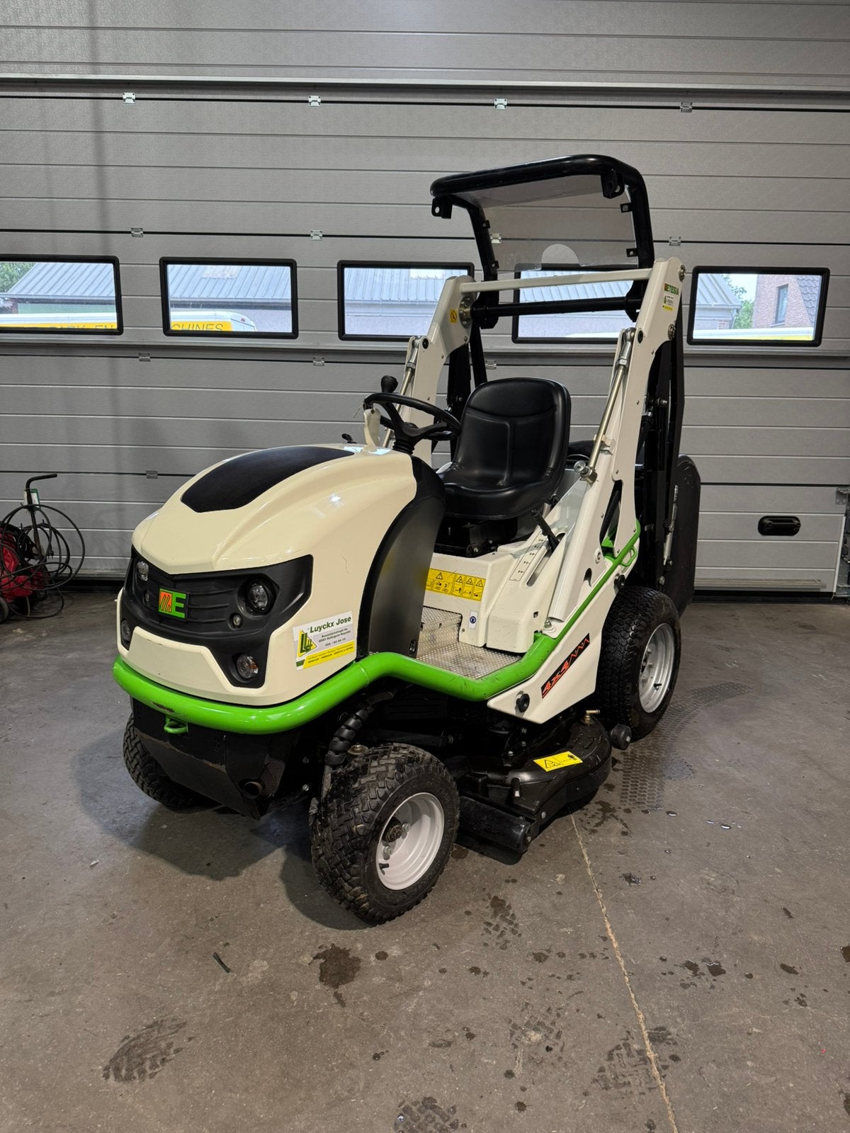 Zitmaaier etesia, Tuin en Terras, Zitmaaiers, Ophalen, Zo goed als nieuw