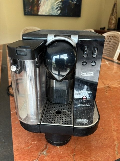 Nespresso van Delonghi, Elektronische apparatuur, Ophalen, Koffiepads en cups, Gebruikt, Espresso apparaat