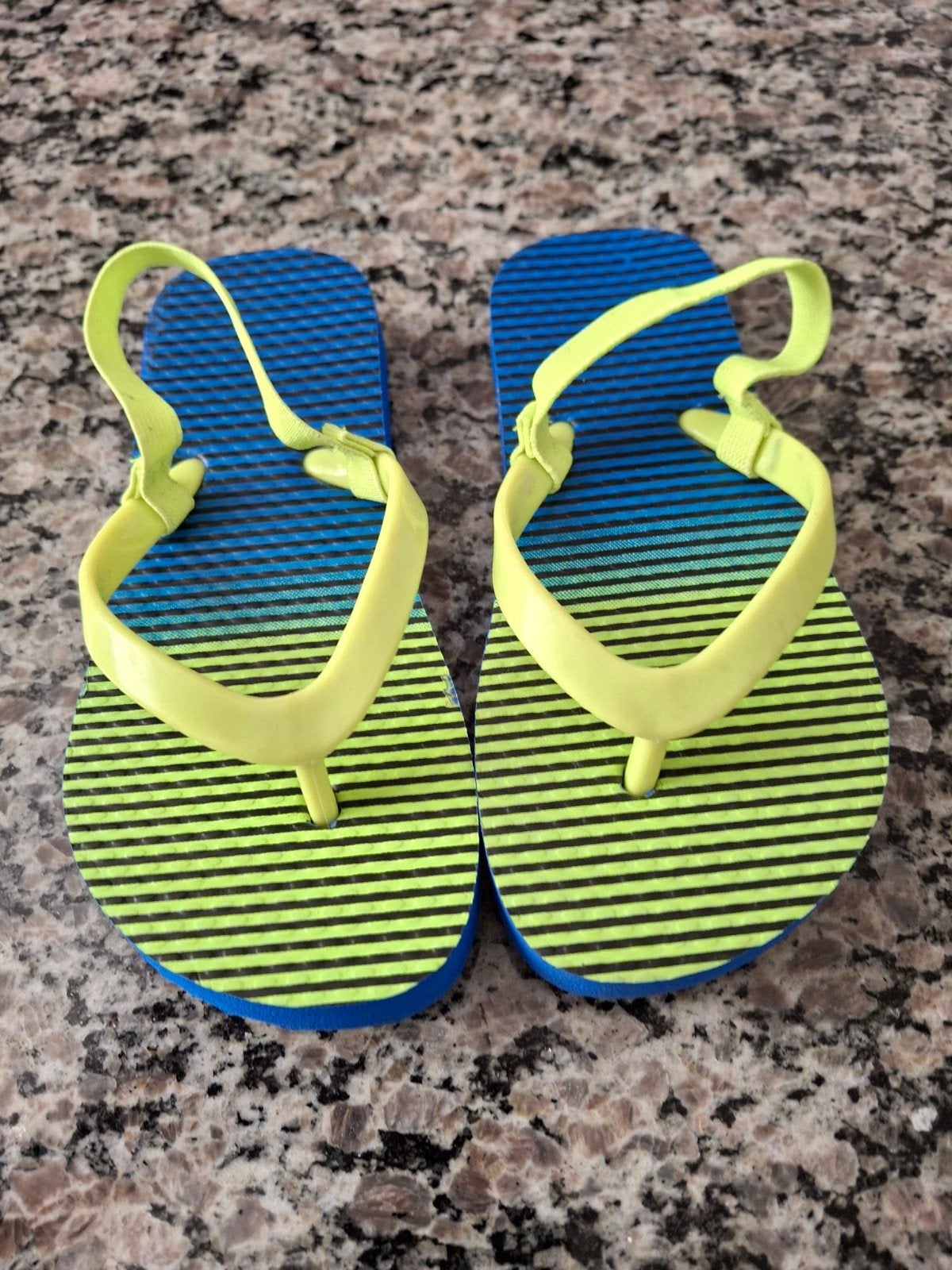 Nieuwe kinderslippertjes 27/28, Kinderen en Baby's, Kinderkleding | Kinder-zwemkleding, Ophalen