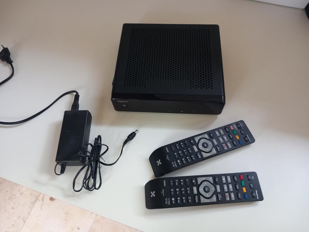 Decoder proximus V5 met 2 afstandsbedieningen, Ophalen, Decoder
