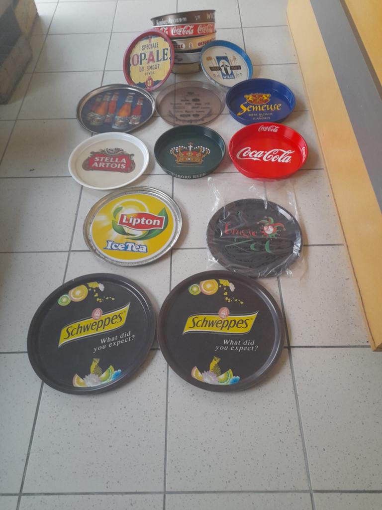 Blikken en plastieken dienbladen tussen de 5€ en 20€, Verzamelen, Biermerken, Ophalen of Verzenden